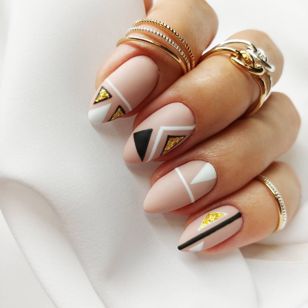 simple minimalist geometric nail art